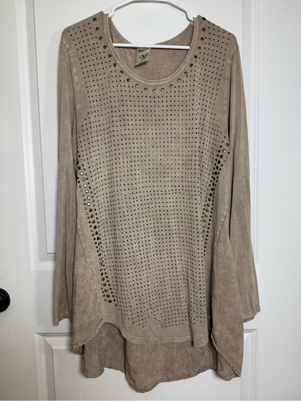 Vocal USA Women’s 2XL Beige Mineral Wash Studded Rhinestone Long Sleeve Tunic